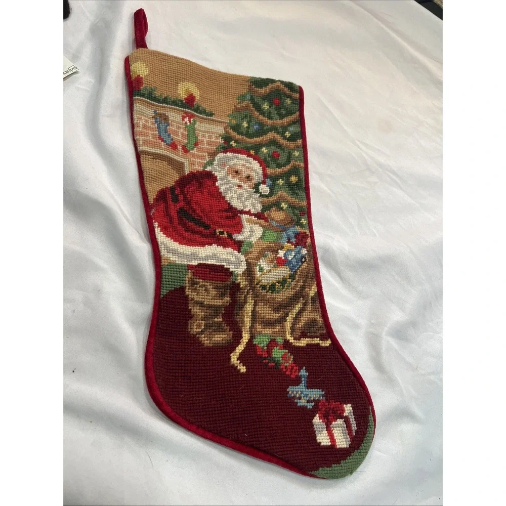 CHRISTMAS NEEDLEPOINT SANTA‎ 18